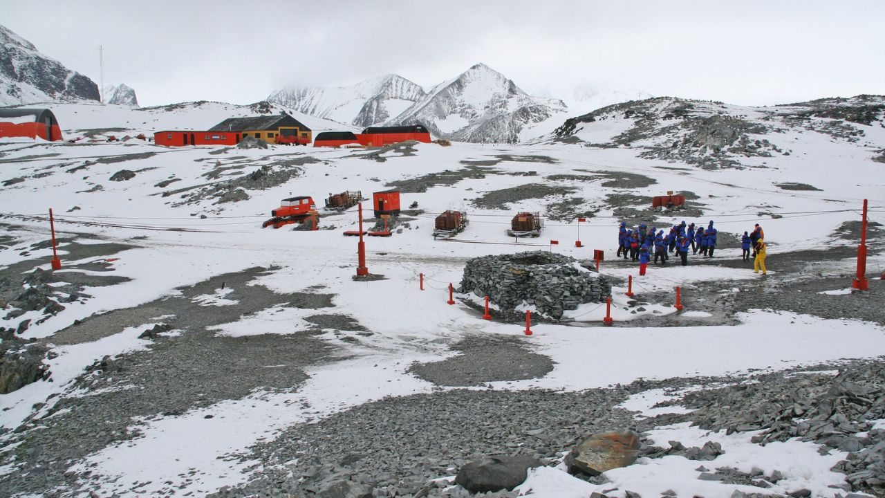Kajaki, helikopter czy trekking – wybór aktywności na rejsie polarnym